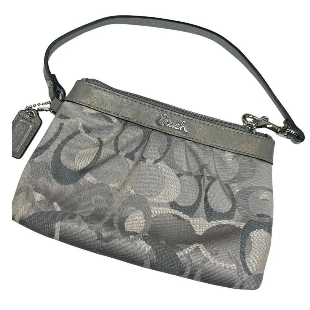 COACH WRISTLET BAG CANVAS LEATHER SIGNATURE GRAY PLEATED AESTHETIC‎ KAWAII